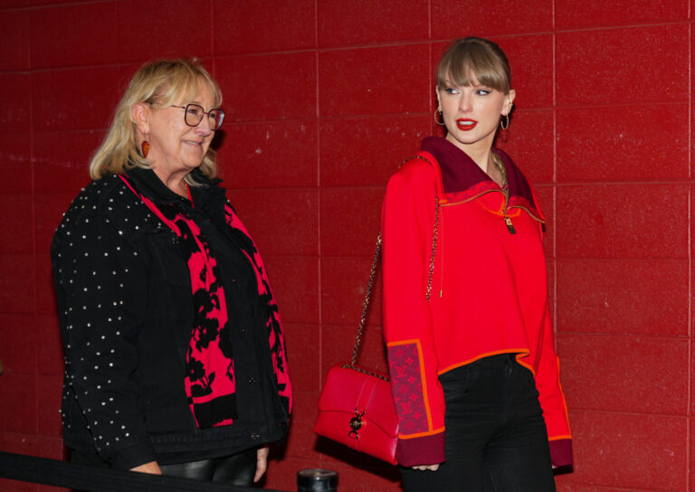 donna-kelce-taylor-swift